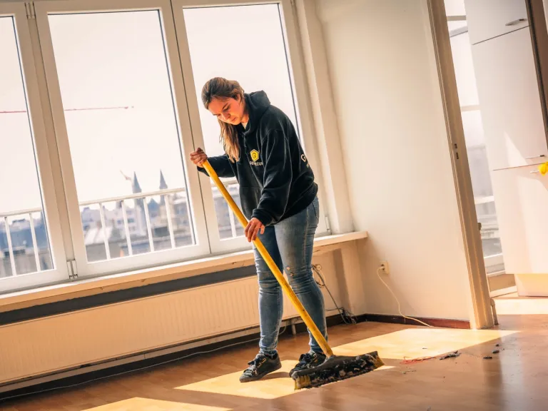 Bezemschoon maken van een inboedelontruiming