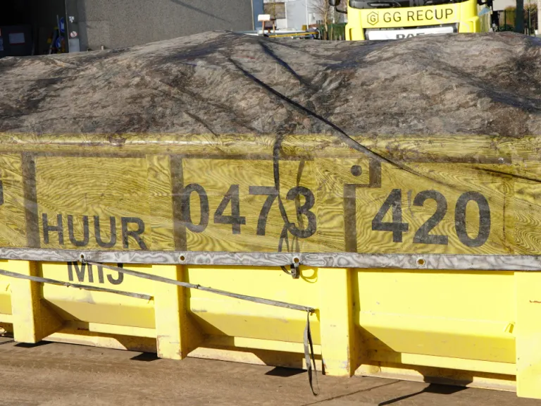 kalkcontainer met afdekzeil in lengte